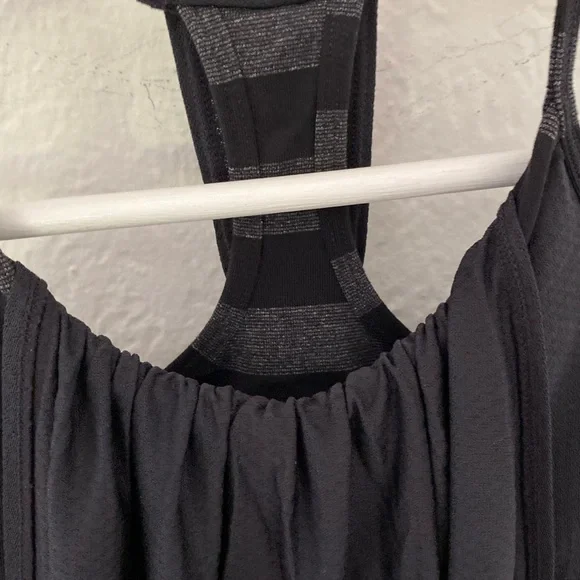 Lululemon work out tank with built-in bra - Picture 2 of 6